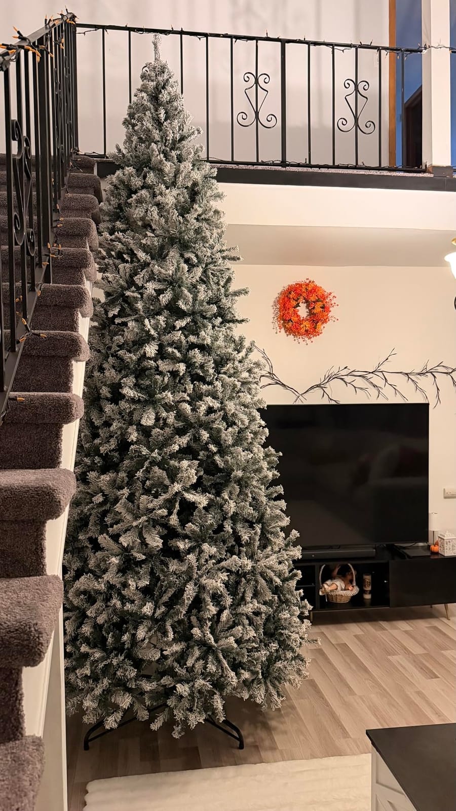 Best Choice Products Artificial Flocked Christmas Tree, 6ft Premium Unlit Pine Holiday Décor customer photo 1