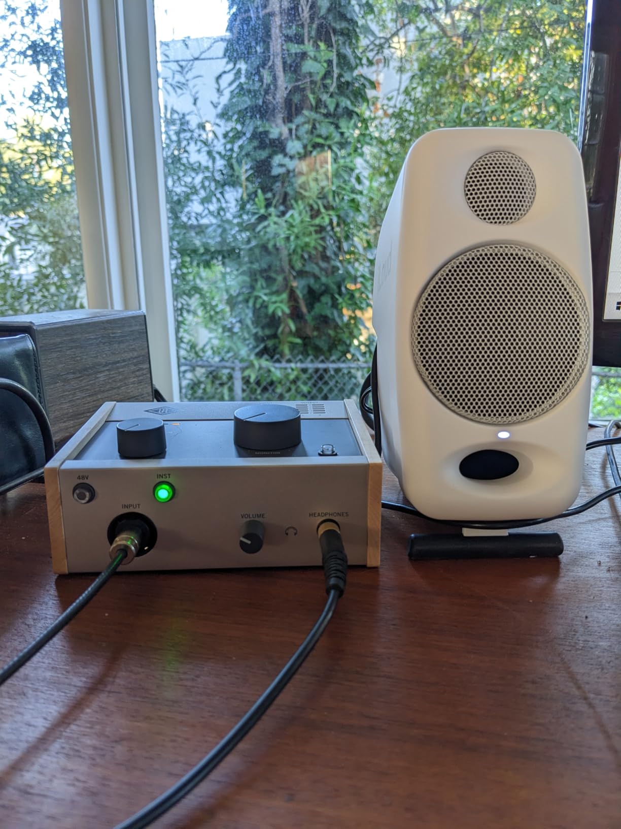 IK Multimedia iLoud Micro Monitor White 50 watt Portable Wireless Bluetooth Studio Reference Monitors, Dual Speakers for Music Production, Mixing, Mastering, Composing, producing and DJs customer photo 2