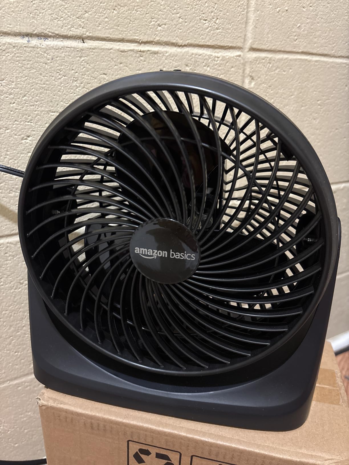 Amazon Basics Air Circulator Fan, Desk Fan for Bedroom, Home and Office, With 90-Degree Tilt Head, 3 Speed Settings, Lightweight (4.2 LBS), 70 Watts, Black customer photo 2