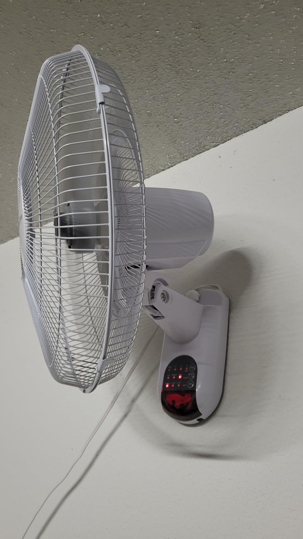 Comfort Zone Oscillating Wall Mount Fan with Remote Control, Timer, Auto Shut Off, Adjustable Tilt, Quiet, 16 inch, 3 Speed, CZ16WR customer photo 1
