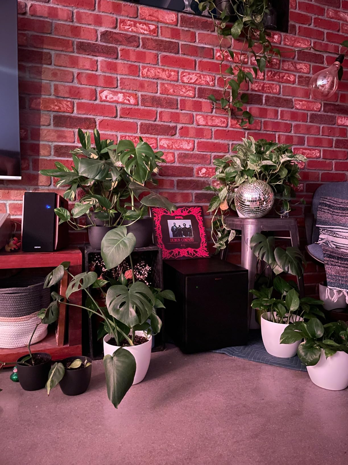 Klipsch R-100SW 10