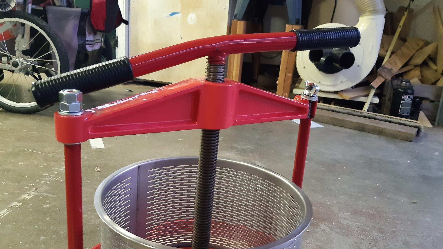 Fruit Wine Press 3.69 Gal - Heavy-duty T-Handle & Cross-beam, Stainless Steel Juice Maker for Apple, Grape, Home Brewing customer photo 1