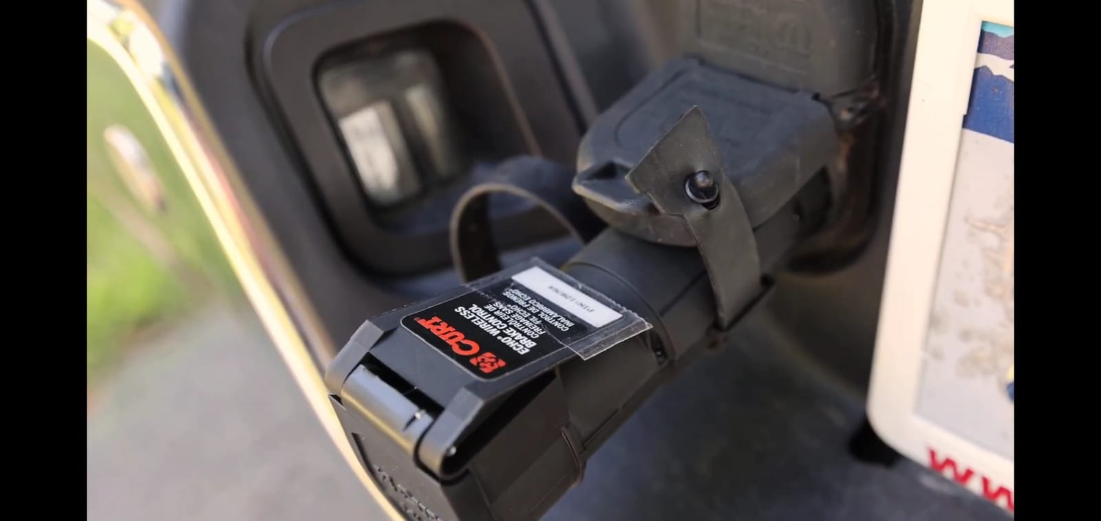 CURT 51180 Echo Mobile Bluetooth Trailer Brake Controller, 7-Way, 1-2 Axles customer photo 2