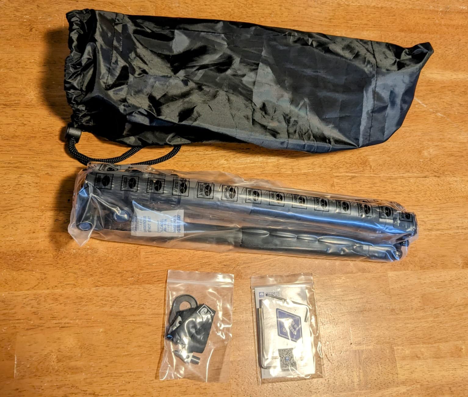 SIRUI Traveler 7C Camera Tripod 65.55 inches Carbon Fiber Arca Tripod with E-10 360° Panorama Ball Head and Arca Swiss Quick Release Plate Load Capacity Up to 17.6lbs, Convertible to Monopod customer photo 1