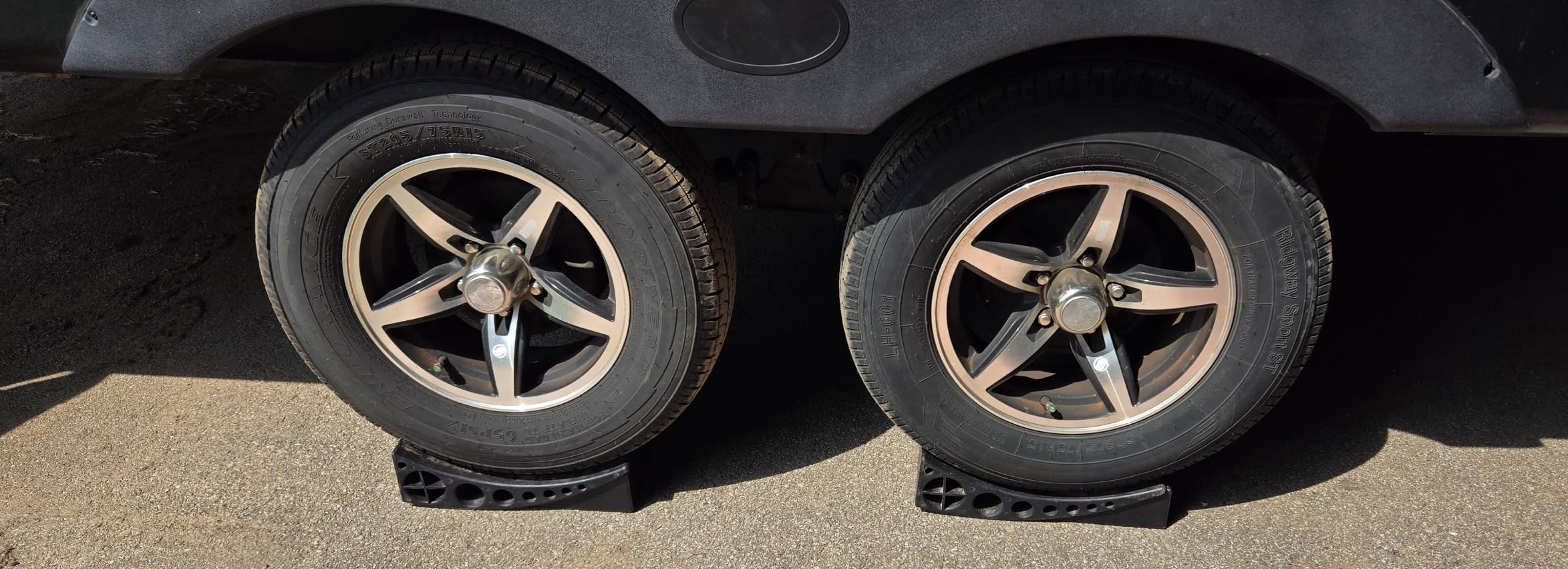 Beech Lane Camper Leveler 2 Pack - Precise Camper Leveling, Includes Two Curved Levelers, Two Chocks, and Two Rubber Grip Mats, Heavy Duty Leveler Works for Campers Up to 35,000 LBs, Patented customer photo 1