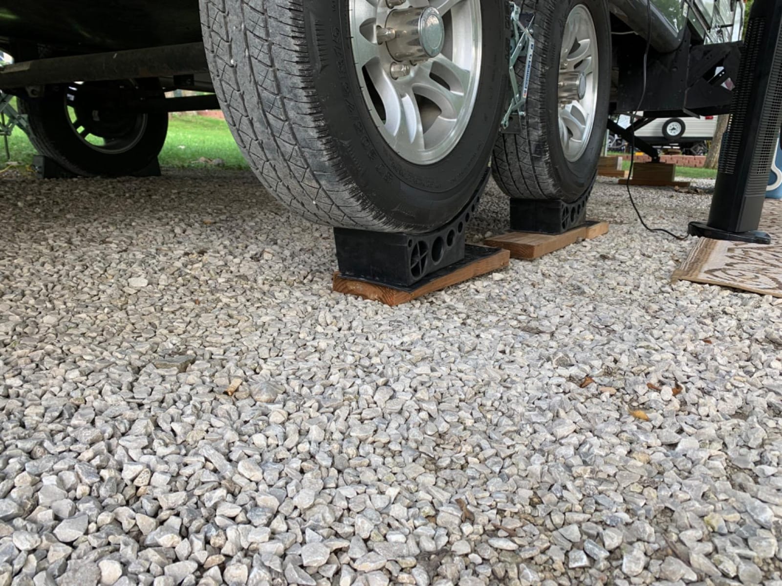 Beech Lane Camper Leveler 2 Pack - Precise Camper Leveling, Includes Two Curved Levelers, Two Chocks, and Two Rubber Grip Mats, Heavy Duty Leveler Works for Campers Up to 35,000 LBs, Patented customer photo 2