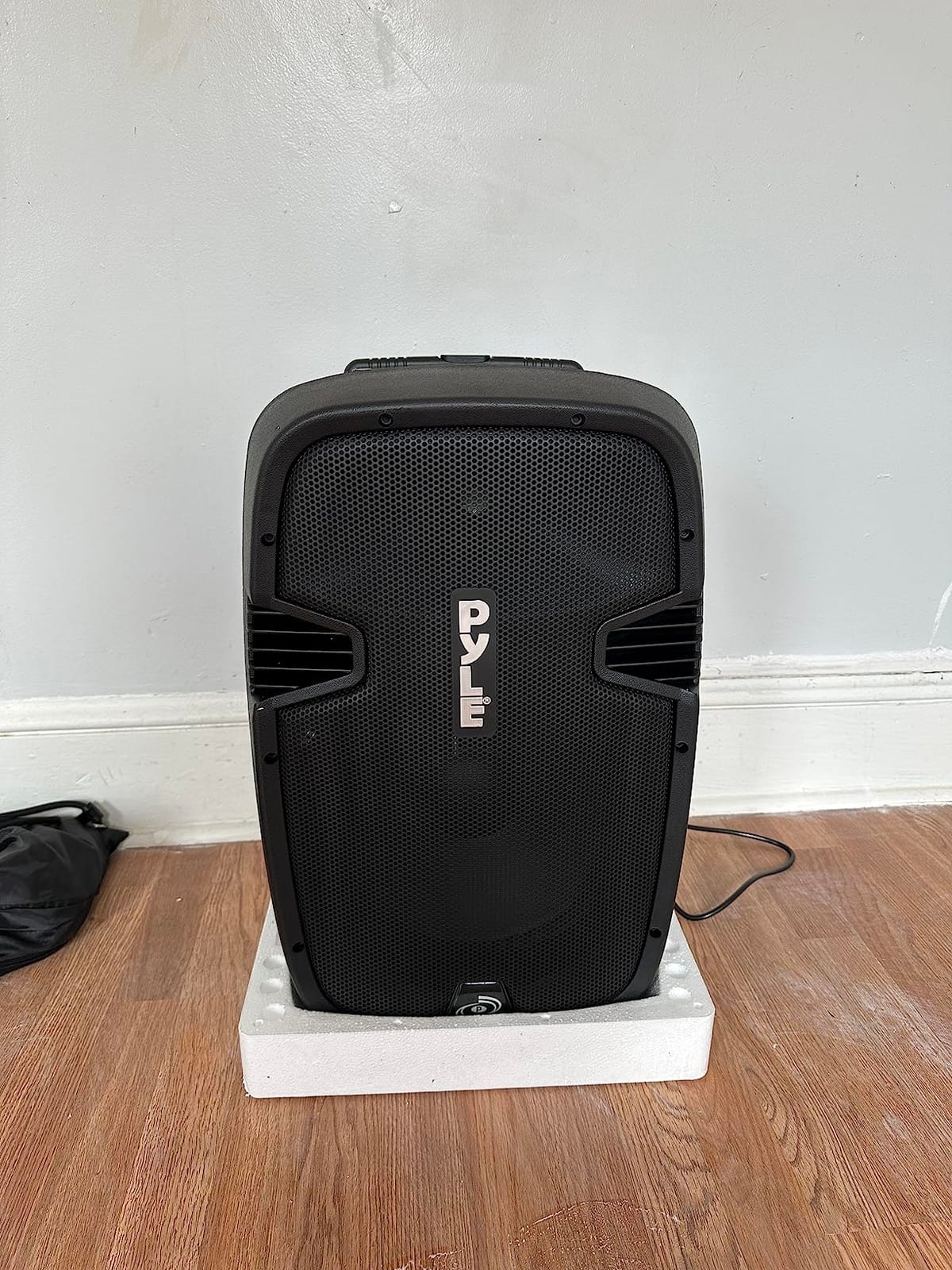 Pyle Karaoke Portable 15-inch PA Speaker System - 1600W Active Powered Bluetooth Compatible Speaker, Rechargeable Battery, Easy Carry Wheels, USB MP3 RCA, FM Radio, 2 UHF Microphone customer photo 1