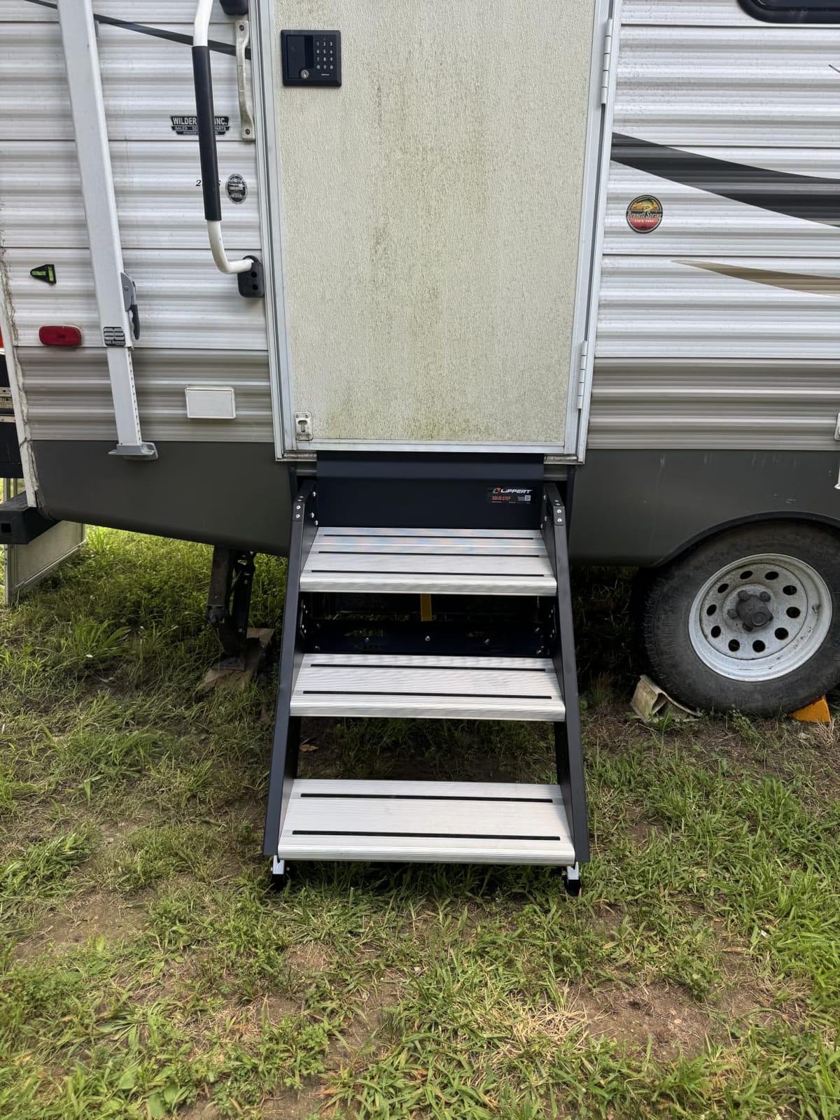 Lippert Components - 791572 Solid Step Triple Step for RV and Travel Trailer Entry Doorway Black 26-inch customer photo 2