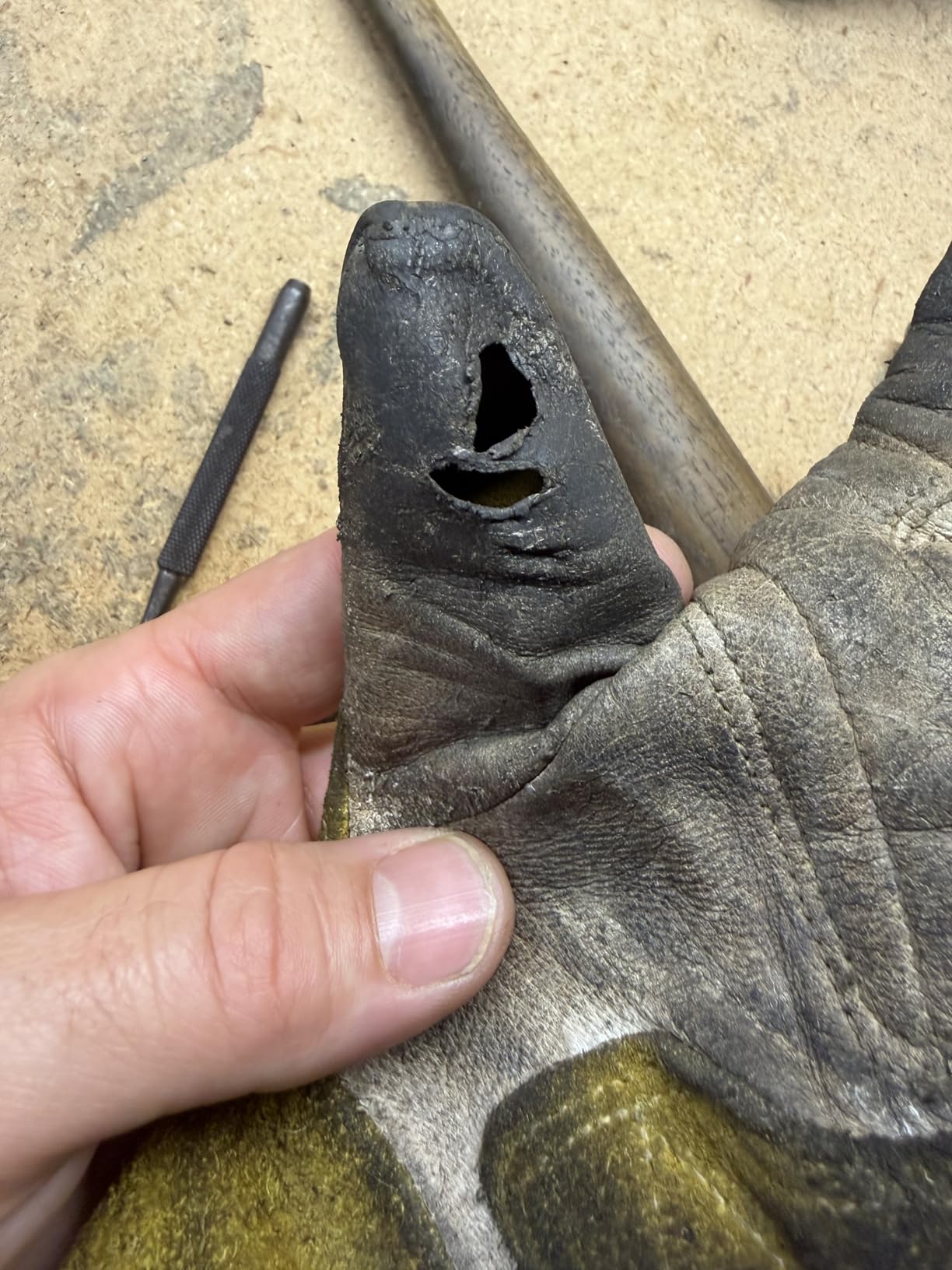 Caiman Premium Goat Grain TIG/Multi-Task Welding Gloves, Split Cowhide Back, 4-Inch Extended Cuff, White/Gold, Large (1540-5) customer photo 2