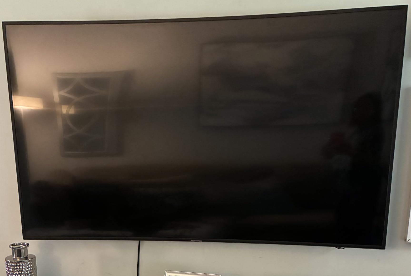 ECHOGEAR No Stud TV Mount for Drywall - Slim No Drill Design Holds TVs Up to 100lbs with Nails - Easy Studless Install with No Drill Needed customer photo 1