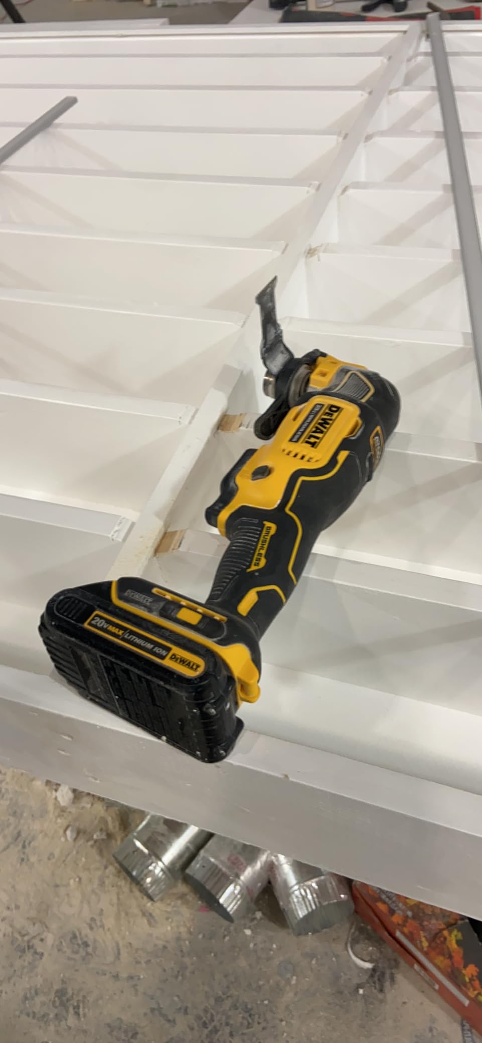 DEWALT atomic 20V MAX* Oscillating Tool, Cordless, Oscillating, Tool only (DCS354B), 1 item package quantity, Color Multi customer photo 2