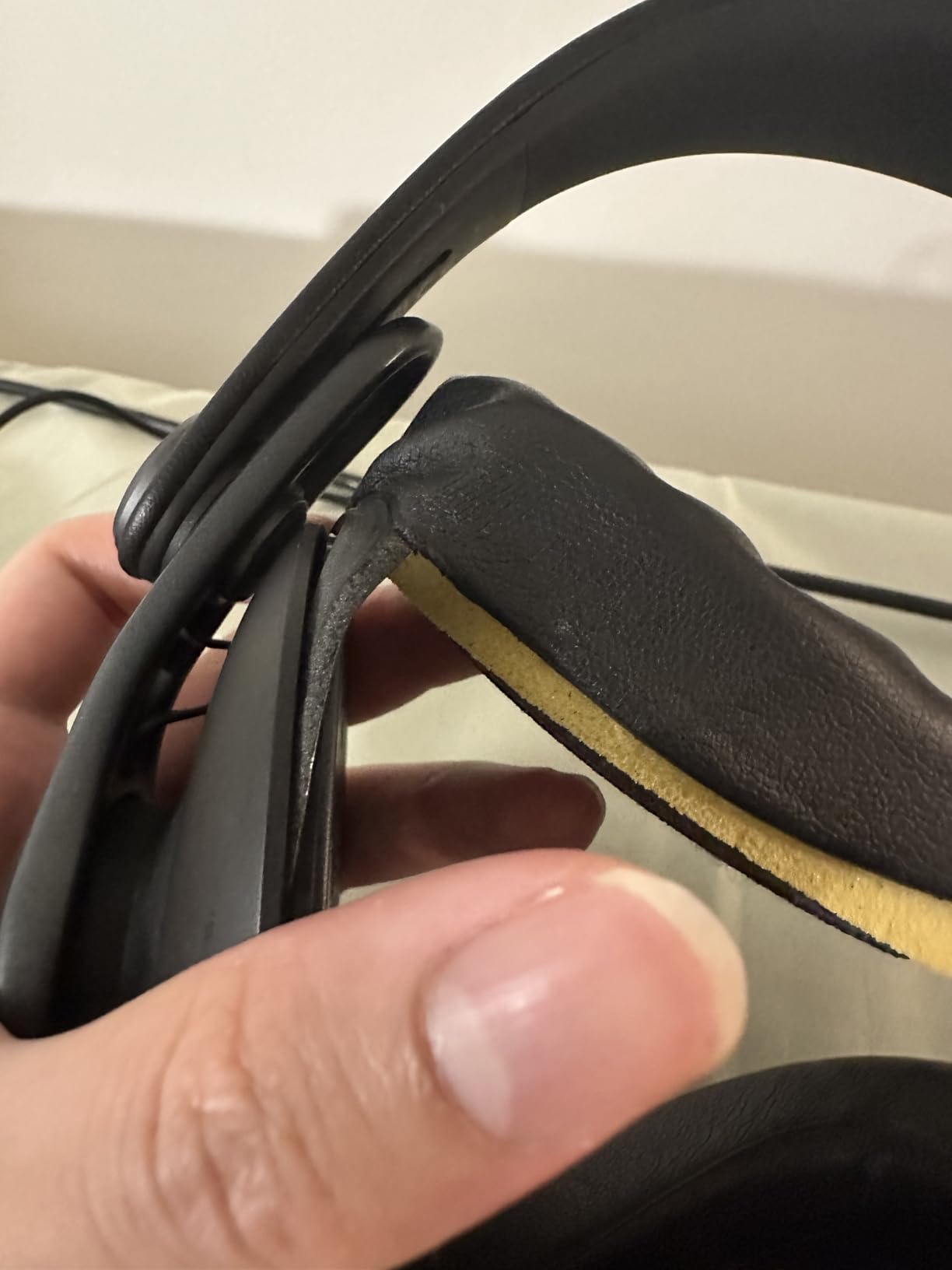 AKG Pro Audio K371 Wired Over-Ear, Closed-Back, Foldable Professional Recording Studio Headphones, Studio Monitor Mixing, Podcast, DJ Stereo Headsets, Black customer photo 2