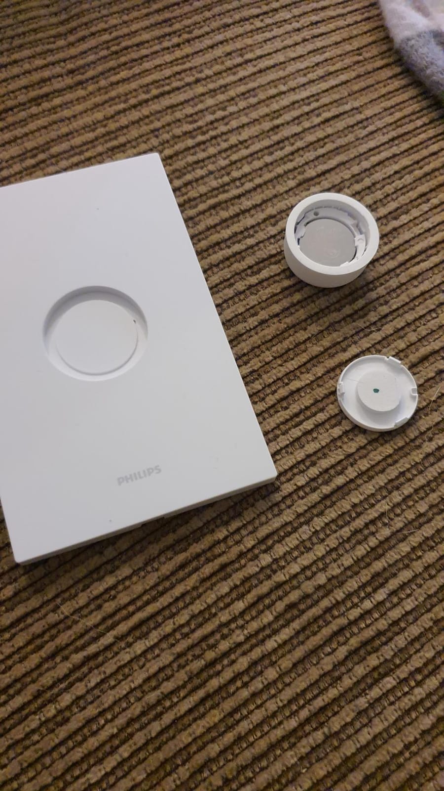 Philips Hue White and Color Ambiance Base Lumen (60W) Smart Button Starter Kit, 16 Millions Colors, Works with Amazon Alexa, Google Assistant, Apple HomeKit 60 Watt (OLD VERSION) customer photo 2