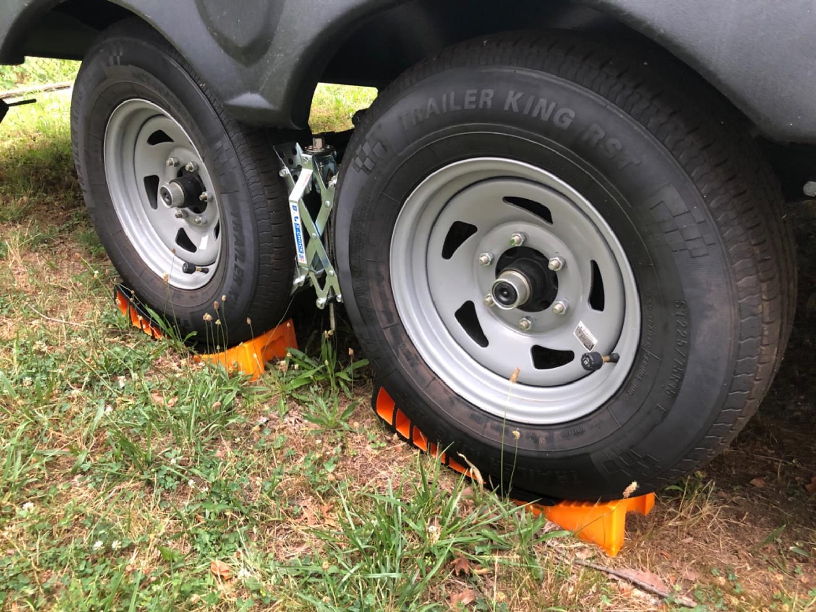 CARMTEK Camper Leveler 2-Pack Kit | Curved RV Levelers with Trailer Wheel Chocks for Dual Axle Trailers | Faster RV Leveling System Than RV Leveling Blocks | RV Accessories for Travel Trailers customer photo 2
