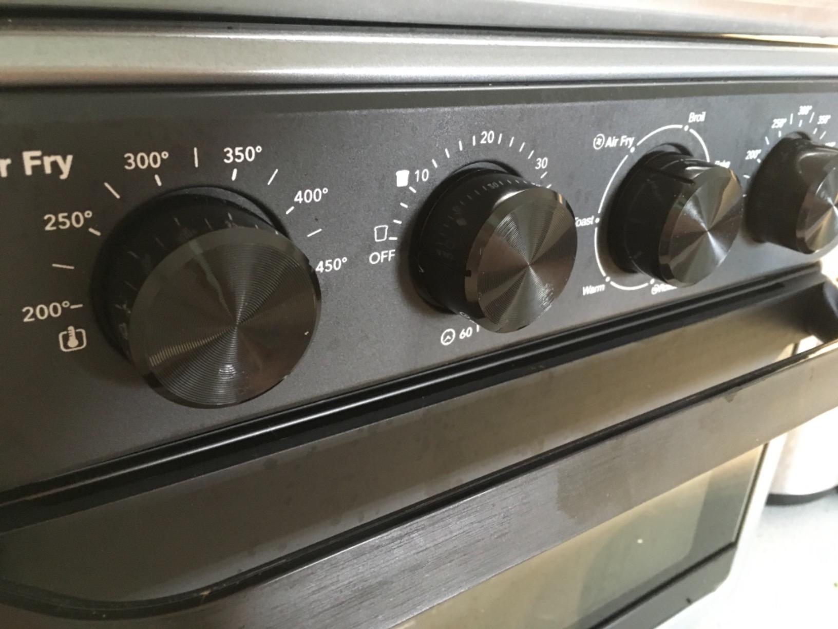 Dash Chef Series 7 in 1 Convection Toaster Oven Cooker, Rotisserie + Electric Air Fryer with Non-stick Fry Basket, Baking Pan & Rack, Skewers, Drip Tray & Recipe Book, 23L, Graphite customer photo 1