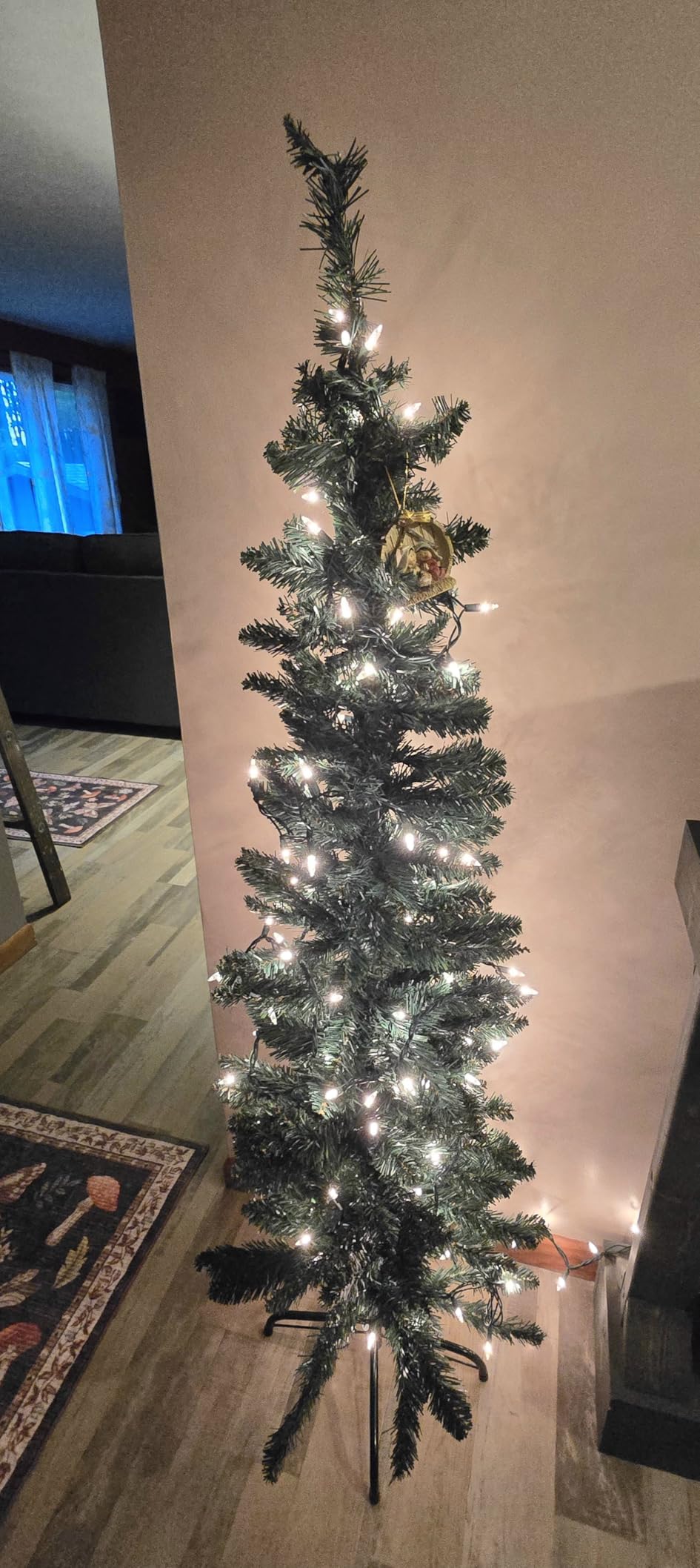 Giantex, Green Artificial Pencil Christmas, Premium Hinged Pine Tree with Solid Metal Legs, Perfect for Home, Shops and Holiday Decoration, (5FT) customer photo 2