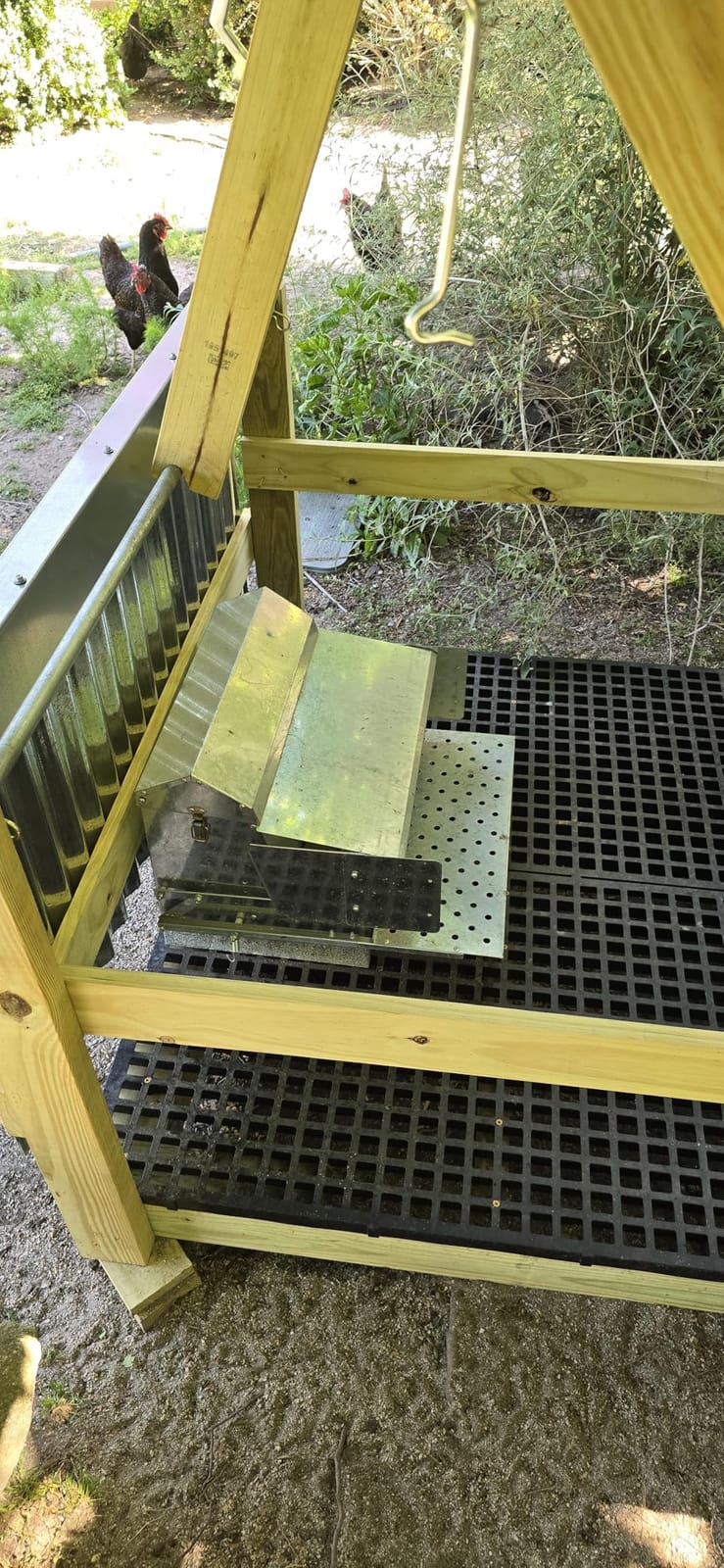 RentACoop Automatic Treadle Chicken Feeder, Rat Proof No Waste, 40 lb customer photo 1