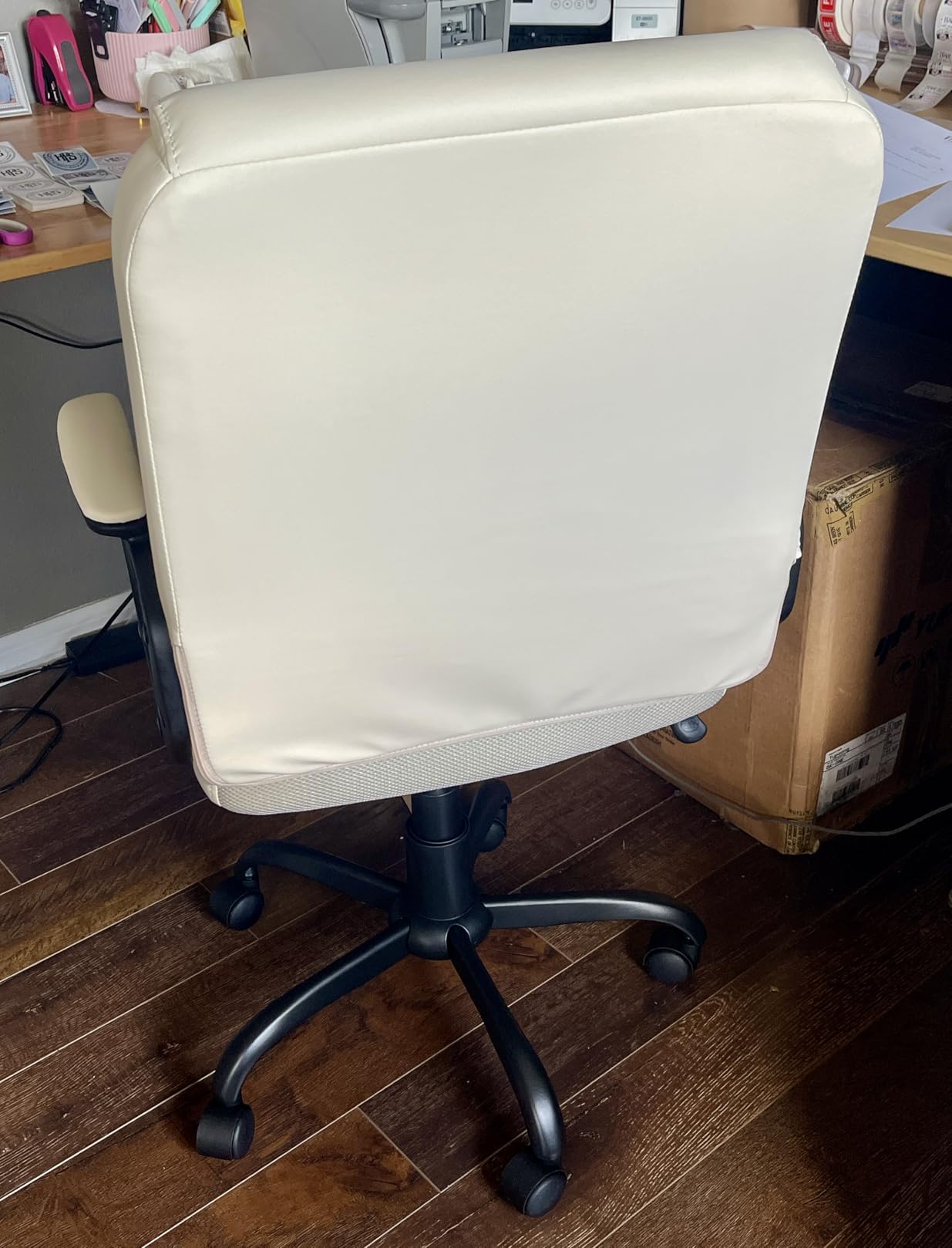 Amazon Basics Classic Puresoft PU Padded Mid-Back Office Desk Chair with Armrest, Easy Assembly, Sturdy Metal Base, Wheels, 275lb Support, 26