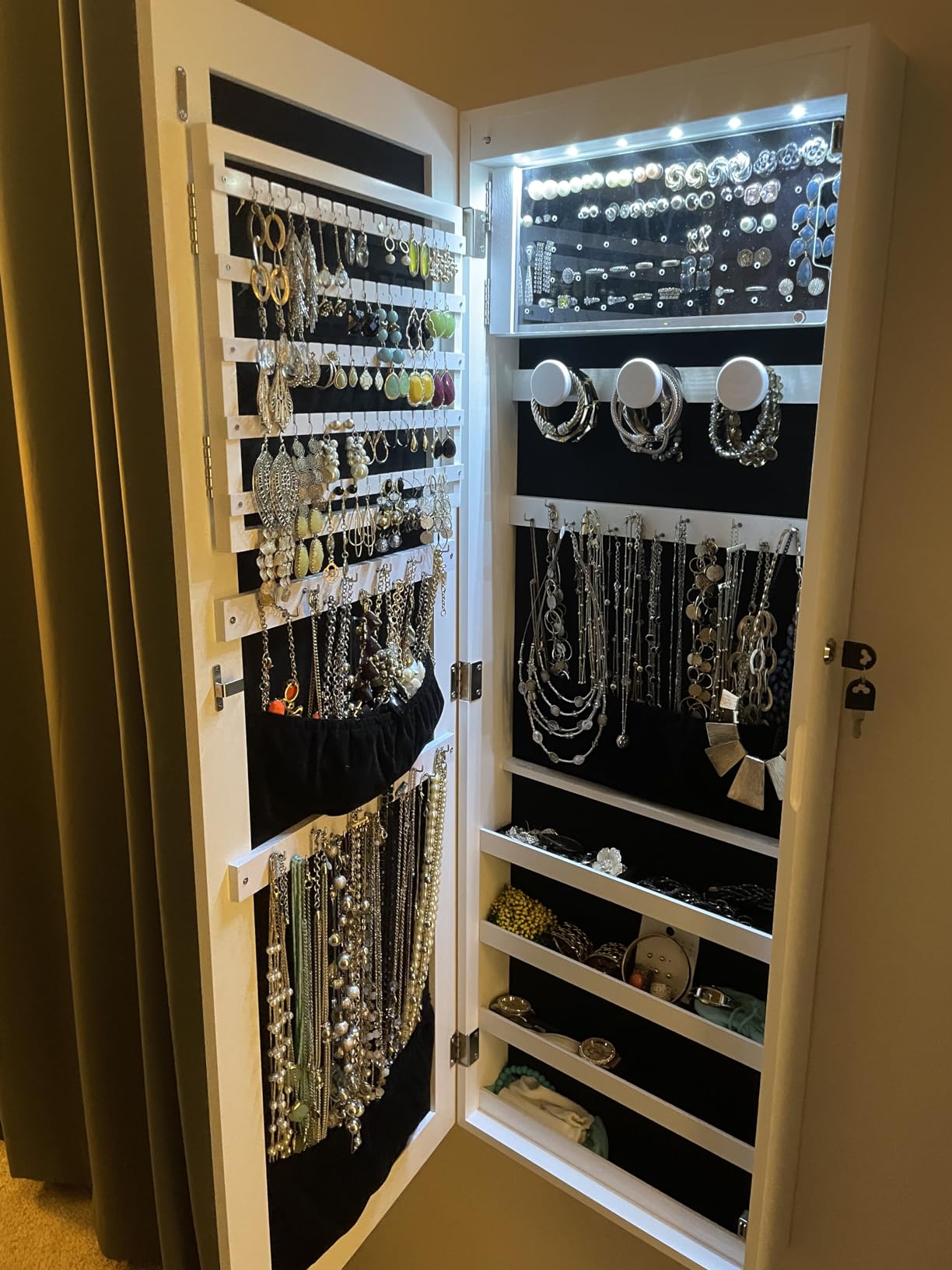 Nicetree 6 LEDs Jewelry Armoire, Hanging Mirror Jewelry Cabinet, White | Over the Door Jewelry Organizer, Lockable Mirror with Jewelry Storage, Auto-on Light customer photo 2