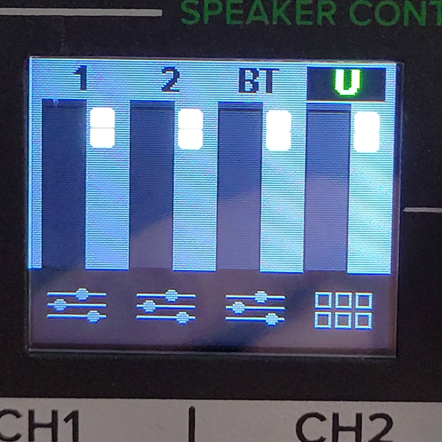Mackie SRM215 V-Class 2000W 15 inch Powered Speaker customer photo 1