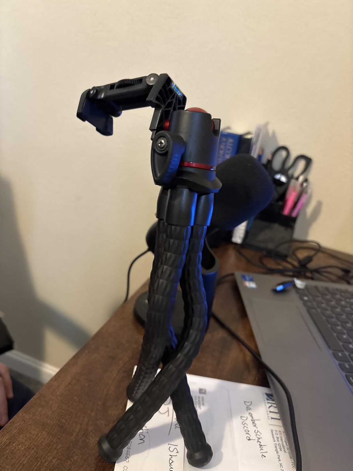 ULANZI Camera Tripod, Mini Flexible Stand w Hidden Phone Holder w Cold Shoe Mount, 1/4'' Screw f Magic Arm, Universal f iPhone 17 16 15 14 Pro Max XS Max Canon Nikon Sony DJ Pocket 4/3 Cameras customer photo 1
