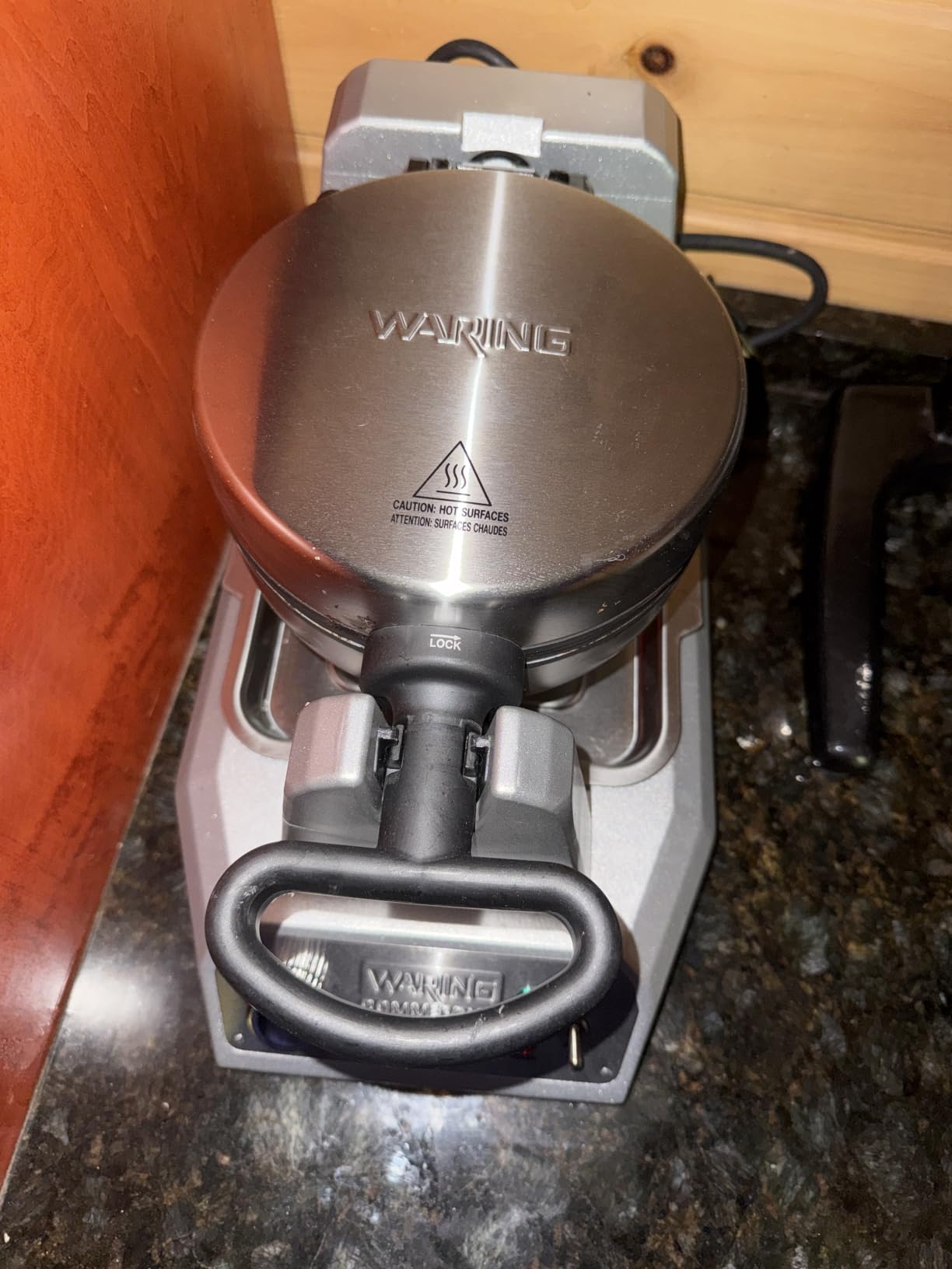 Waring Belgian Waffle Maker with Rotary Feature & 25 Waffles per Hour customer photo 1
