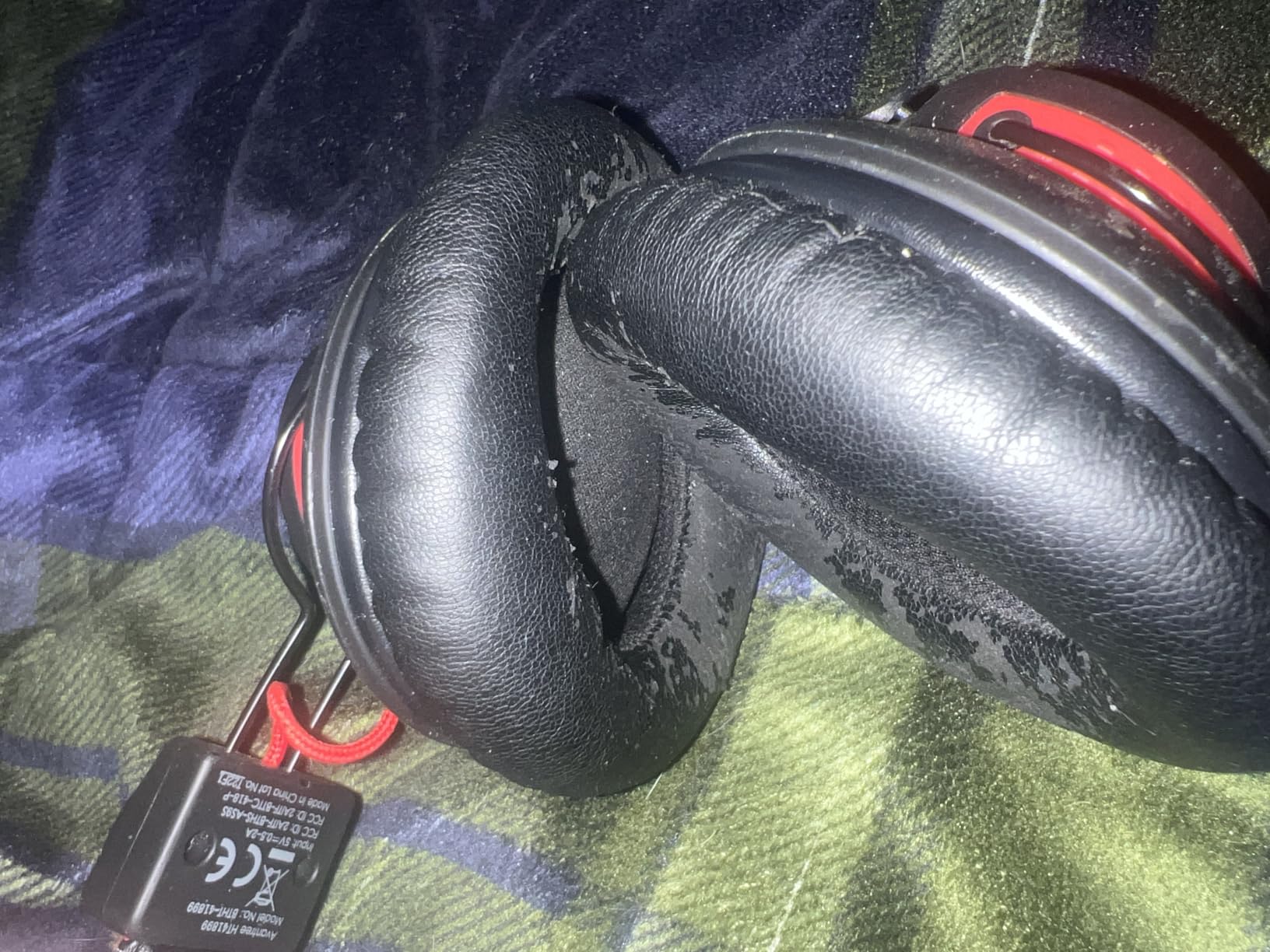 Avantree HT41899 - Dual Wireless TV Headphones with Transmitter customer photo 2