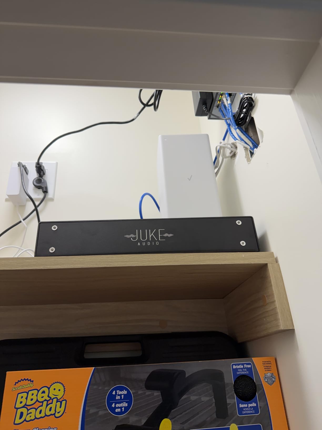 Juke-6 | 6 Zone Audio Amplifier | Wirelessly Controlled Multi-Room Audio System | Compatible with Airplay 2, Spotify Connect, Bluetooth, DLNA customer photo 1