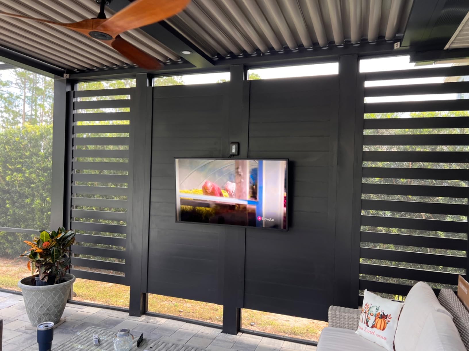 SAMSUNG 75-inch Class QLED 4K The Terrace Partial Sun Outdoor, Direct Full Array 16x, Quantum HDR 32x, Weatherproof, Wide Viewing Angle Smart TV w/ Alexa Built-in (QN75LST7TAFXZA, Latest Model) customer photo 2