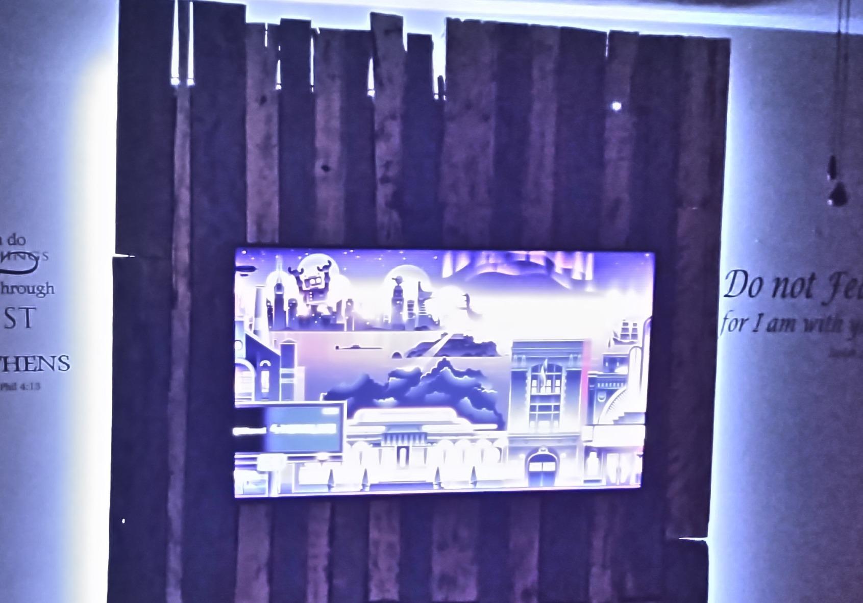Hisense 50-Inch Class R6090G Roku 4K UHD Smart TV with Alexa Compatibility (50R6090G, 2020 Model) customer photo 2