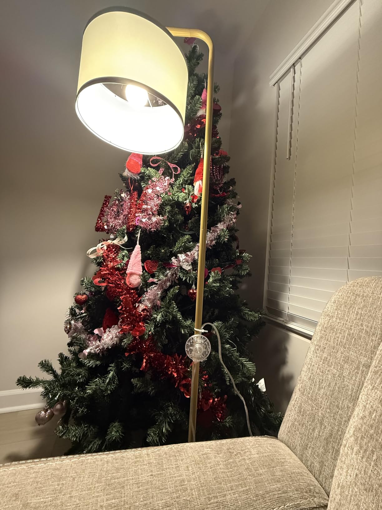 [Upgraded] LED Floor Lamp for Living Room, 3 Color Temperature Floor Lamp with Foot Switch Modern Standing Lamp Tall Pole Floor Reading Lamp for Bedroom, Study Room, Office, 9W Bulb Included, Gold customer photo 1