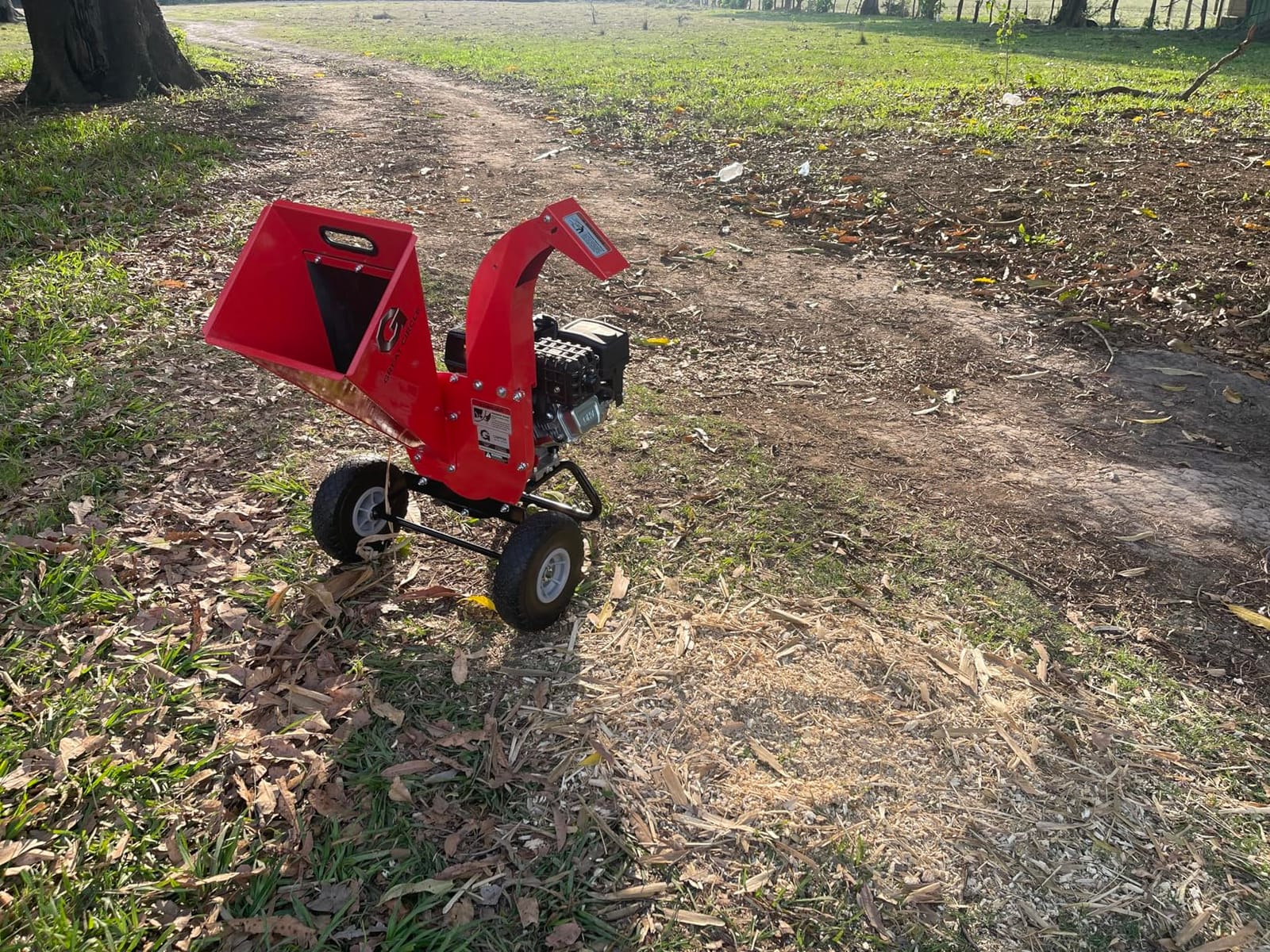 GreatCircleUSA Mini Wood Chipper Shredder Mulcher Ultra Duty 7 HP Gas Powered 3
