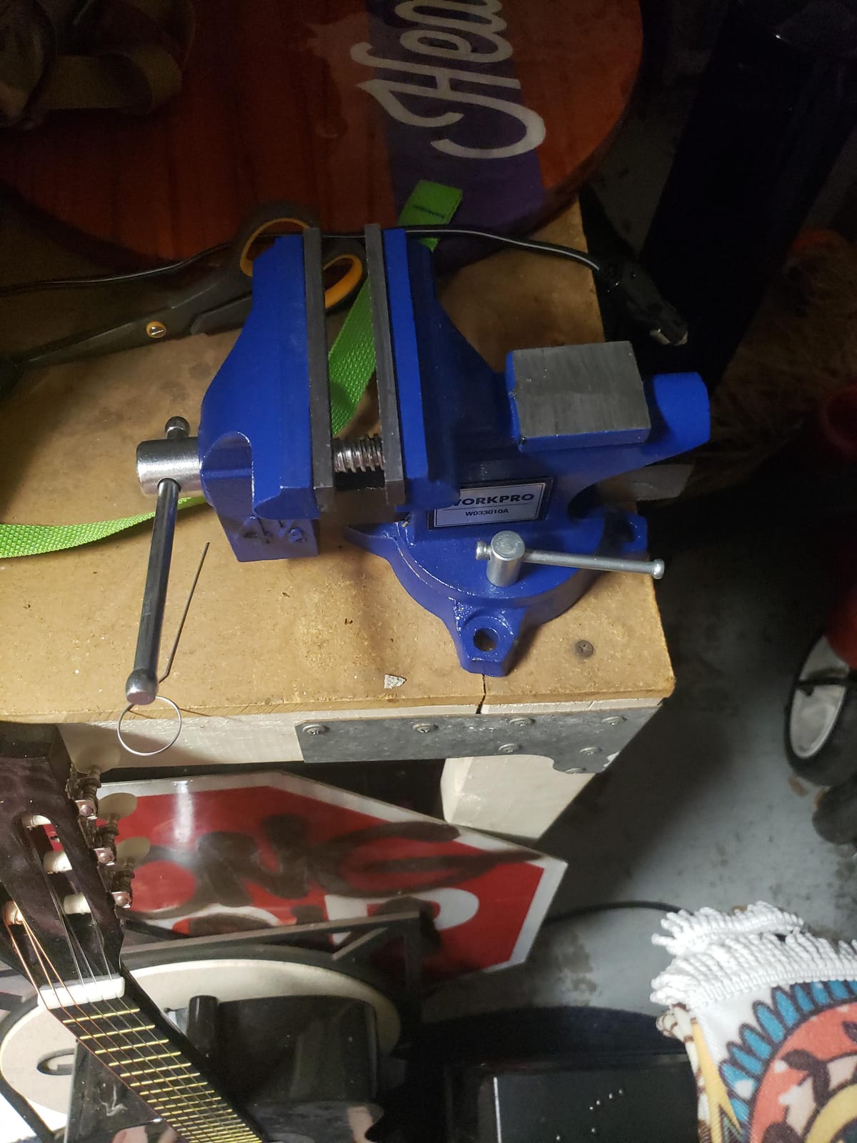 WORKPRO Bench Vise, 4-1/2