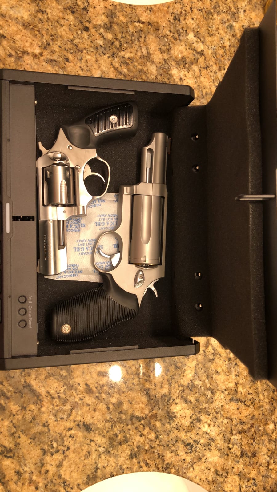 ONNAIS Iron SE Biometric Gun Safe for Handgun with Fingerprint Keypad Lock customer photo 2