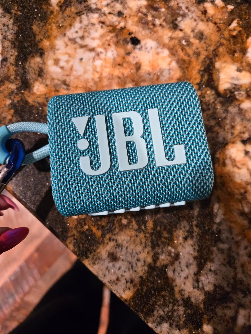 JBL Go 3 - Portable Mini Bluetooth Speaker, big audio and punchy bass, IP67 waterproof and dustproof, 5 hours of playtime, speaker for home, outdoor and travel (Black) customer photo 2