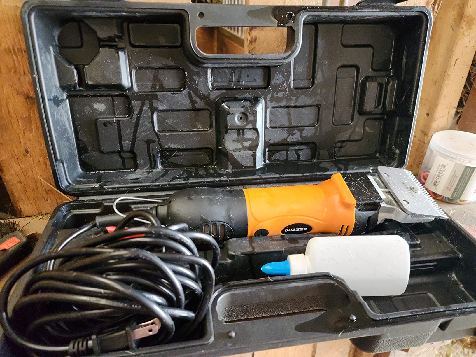 BEETRO 500W Electric Professional Horse Shears, 6 Speeds Animal Grooming Clippers for Horse Equine Goat Pony Cattle, with an Extra Set of Shearing Blades customer photo 2