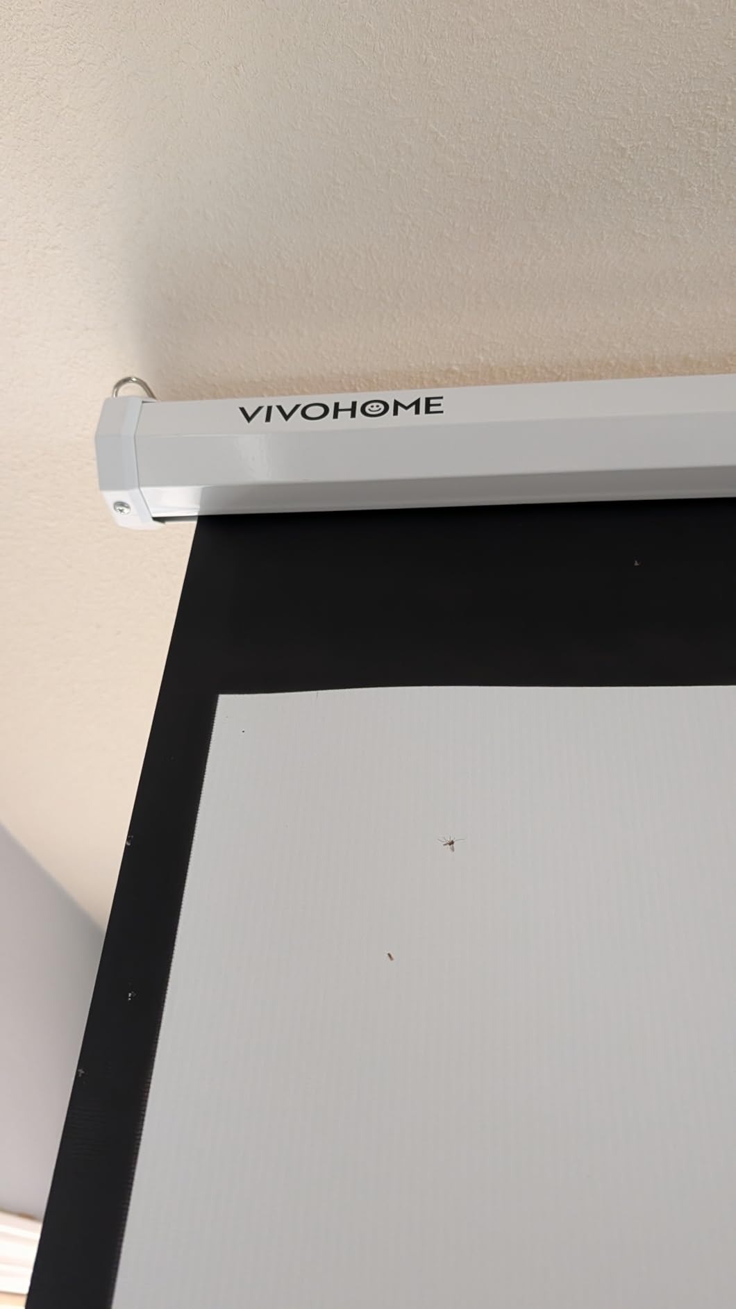 VIVOHOME 100 Inch 16:9 Pull Down Projector Screen, Black | Manual Retractable 4K Projection Screen for Home Theater, Roll Up ALR Movie Screen for Ceiling and Wall Mount customer photo 2