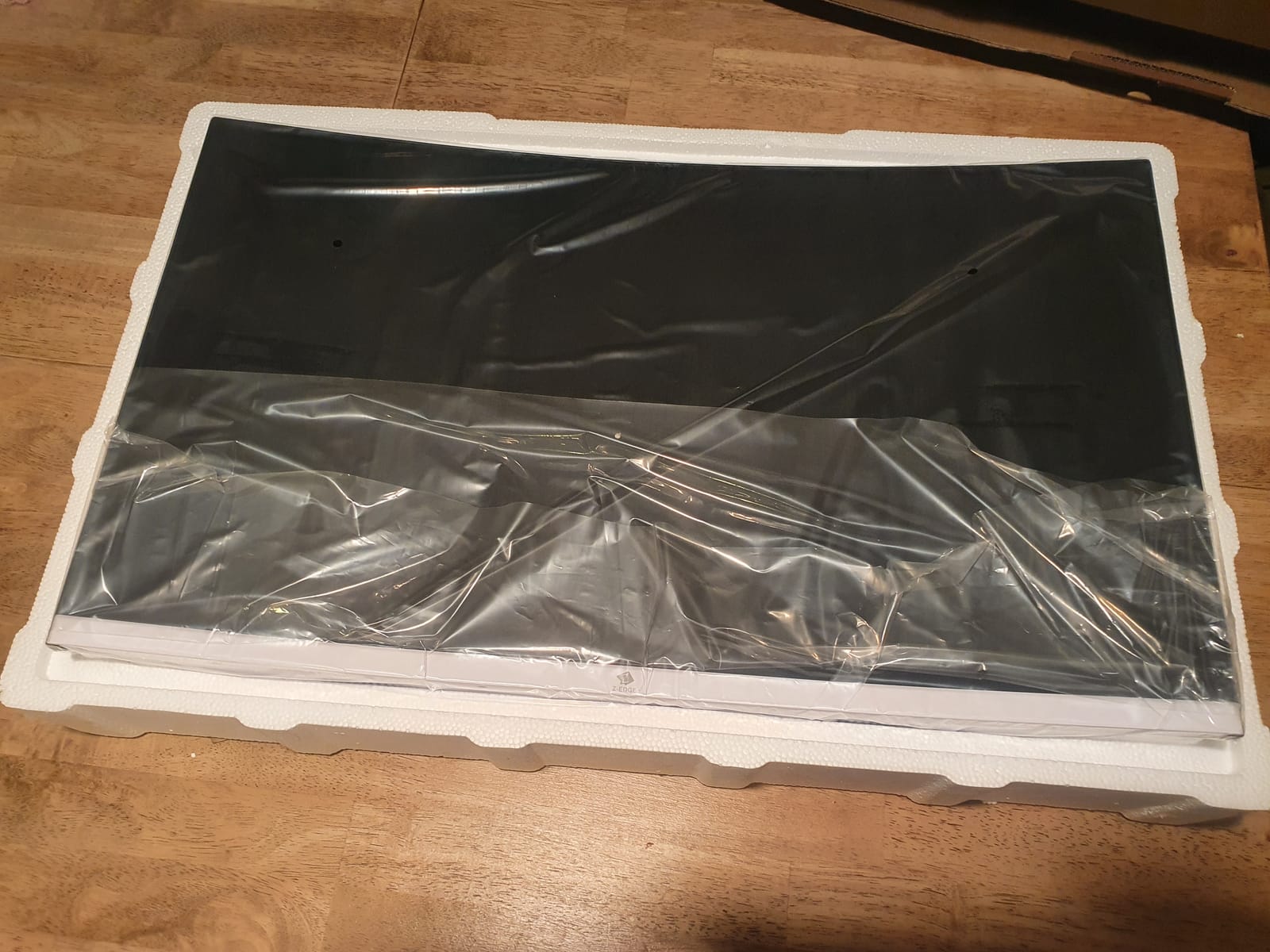 Z-Edge 27-inch 4K Monitor IPS Ultra HD 3840x2160, Computer PC Gaming customer photo 1