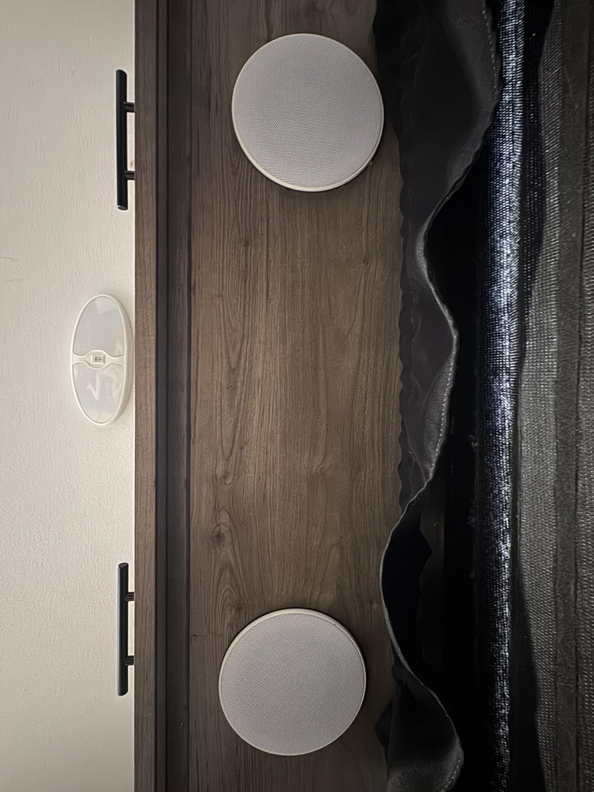 Herdio 6.5 Inch Bluetooth Ceiling Speakers, 300 Watts Flush Mount 2-Way Universal Home Speakers,1 Pair customer photo 1