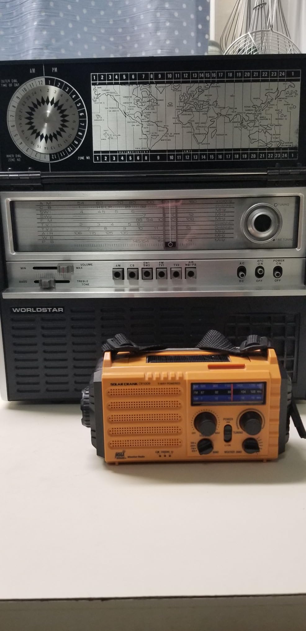 Raynic Emergency Weather Radio, 5000mAh/18500mWh Weather Radio, Portable Solar Hand Crank Radio with AM/FM/SW/NOAA, Cell Phone Charger, Headphone Jack, Flashlight and SOS Siren customer photo 1