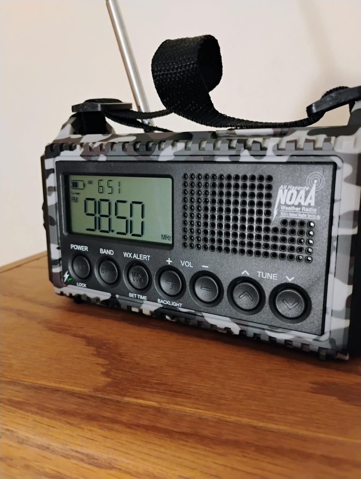 Raynic Emergency Weather Radio, 5000mAh/18500mWh Weather Radio, Portable Solar Hand Crank Radio with AM/FM/SW/NOAA, Cell Phone Charger, Headphone Jack, Flashlight and SOS Siren customer photo 2