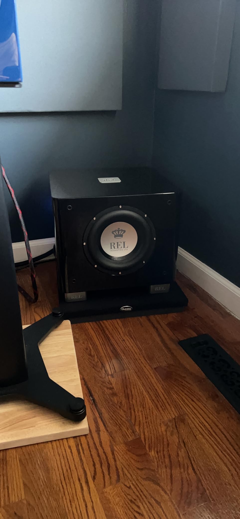 REL T/7x 8-Inch Powered Subwoofer – Compact Sealed Design with Class AB Amplifier, RCA Inputs, and Deep Bass for HiFi Stereo Systems, Home Theater, and Surround Sound – High Gloss Black Finish customer photo 1