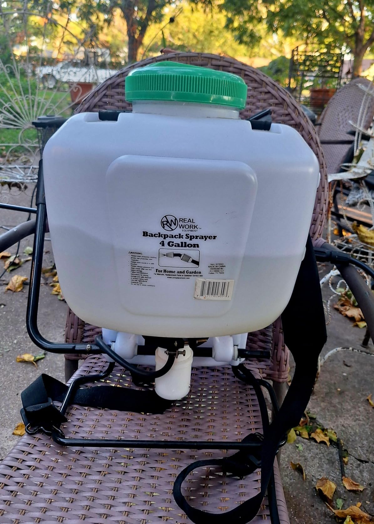 REALWORK 4-Gallon Backpack Sprayer with Padded Shoulder Strap for Pests & Weeds, Watering Garden, and Spraying Plants, in Translucent White customer photo 1