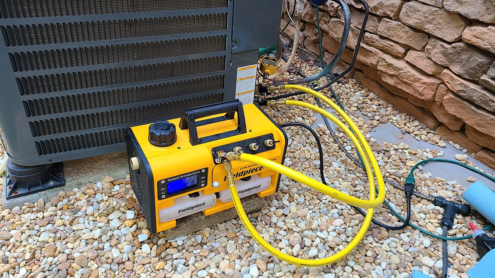 Fieldpiece VP67 Vacuum Pump – 6 CFM, 1/2 HP DC Motor, RunQuick Oil Change System – Portable - Professional HVAC Tool - A2L Compatible customer photo 2