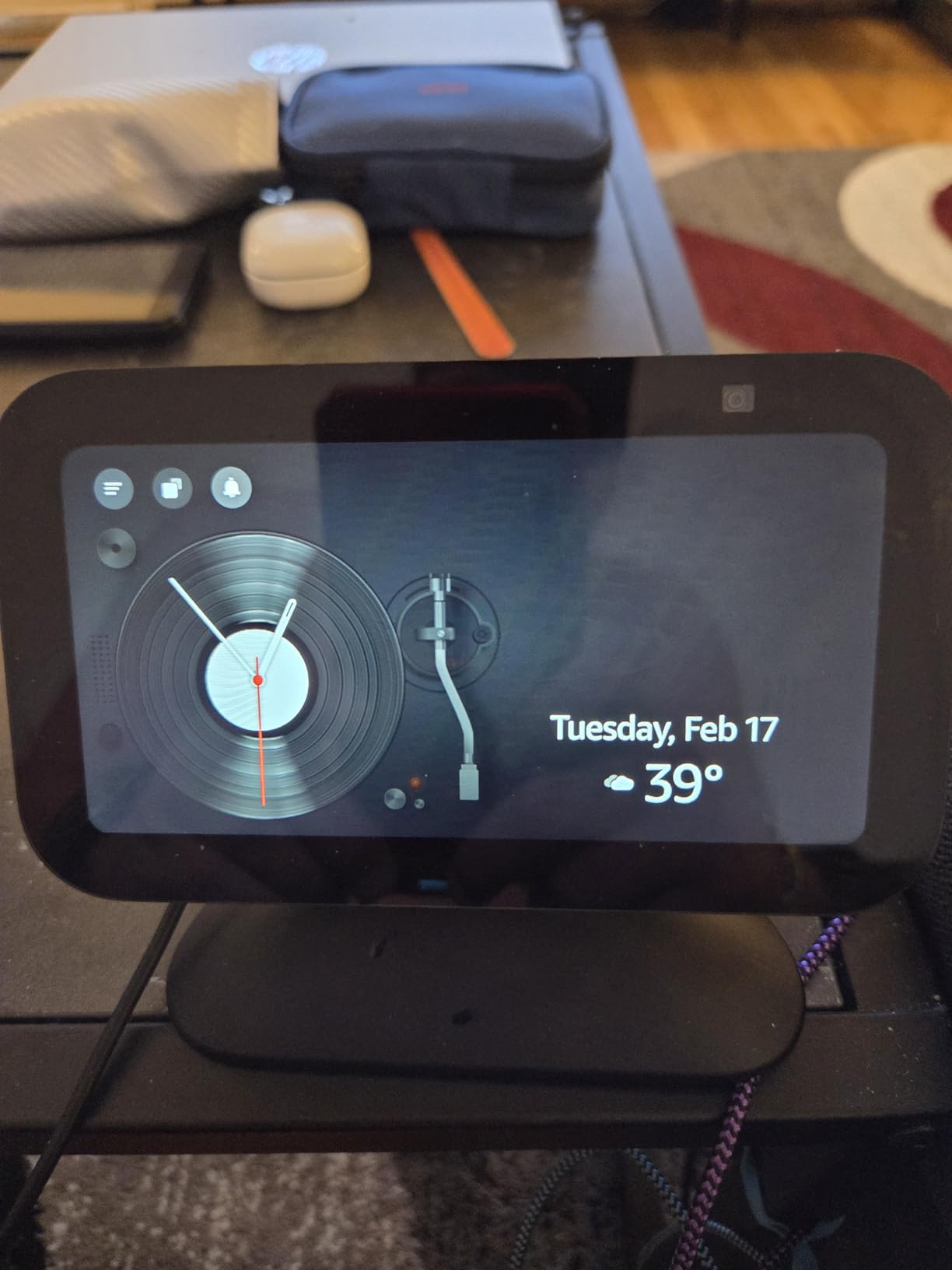Amazon Echo Show 5 (newest model), Smart display, Designed for Alexa+, 2x the bass and clearer sound, Charcoal customer photo 2