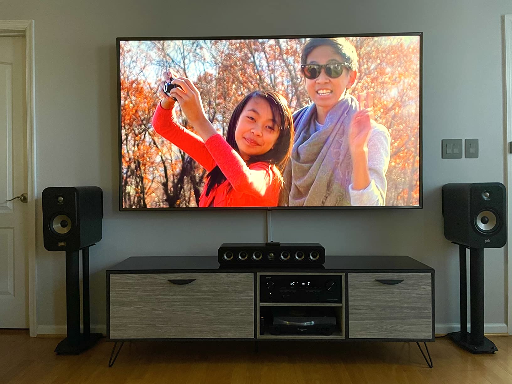 Polk Audio Signature Elite ES35 Slim Center Channel Speaker, Stunning Black customer photo 2