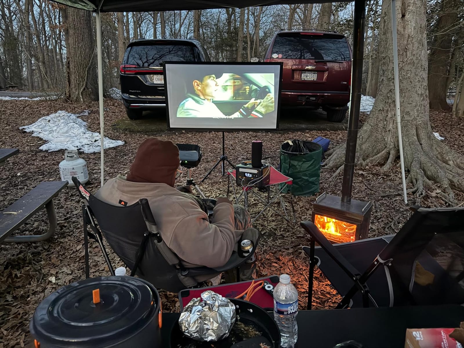 Projector Screen with Stand, 100 Inch Outdoor Projection Screen 16:9 and Tripod Stand, Portable Projector Screen, 1.2 Gain, Lightweight and Compact, Easy Setup, Idea for Home Cinema, Backyard Party. customer photo 1
