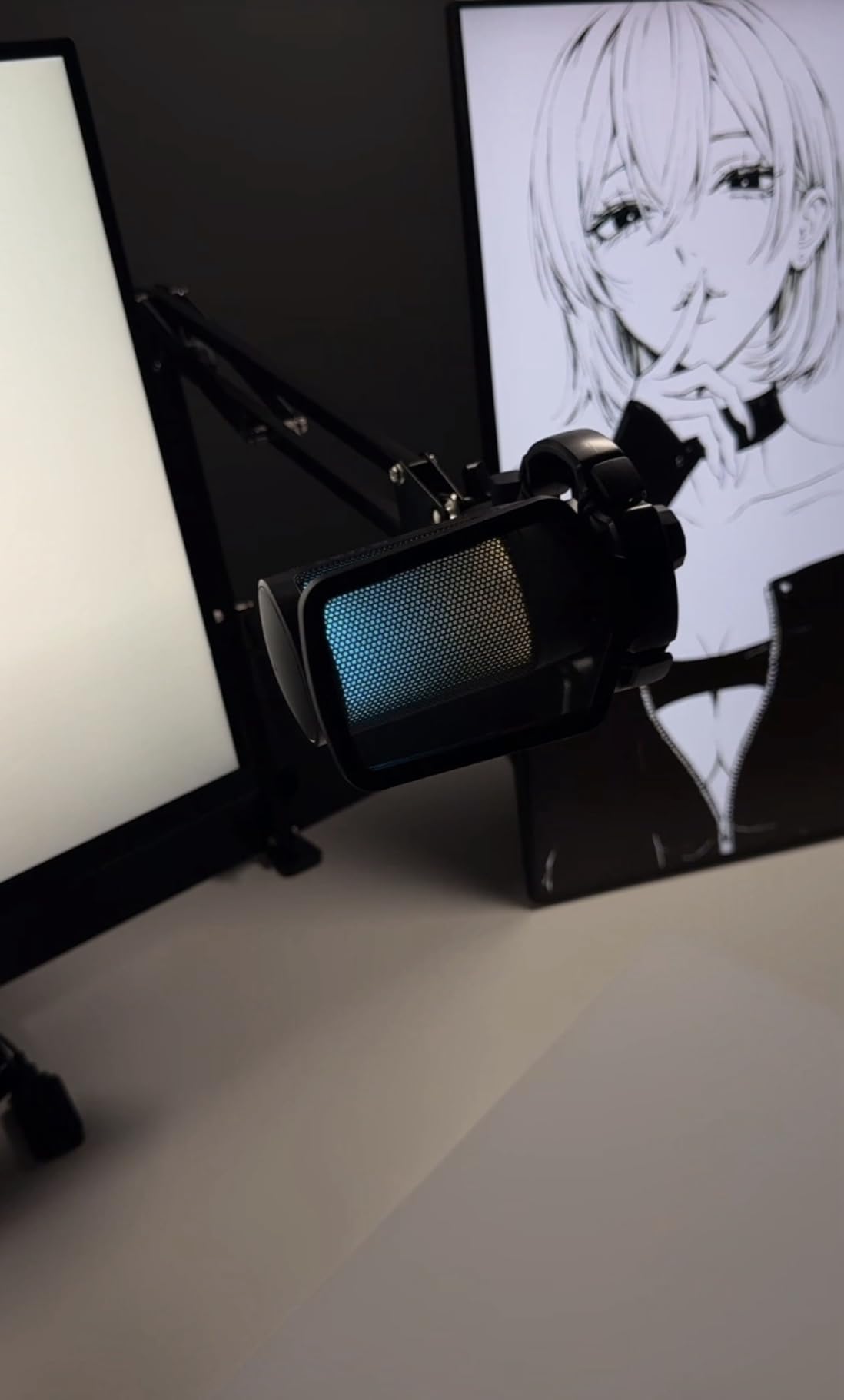 FIFINE AmpliGame A6V USB Gaming Microphone, Condenser RGB Mic for Streaming customer photo 2