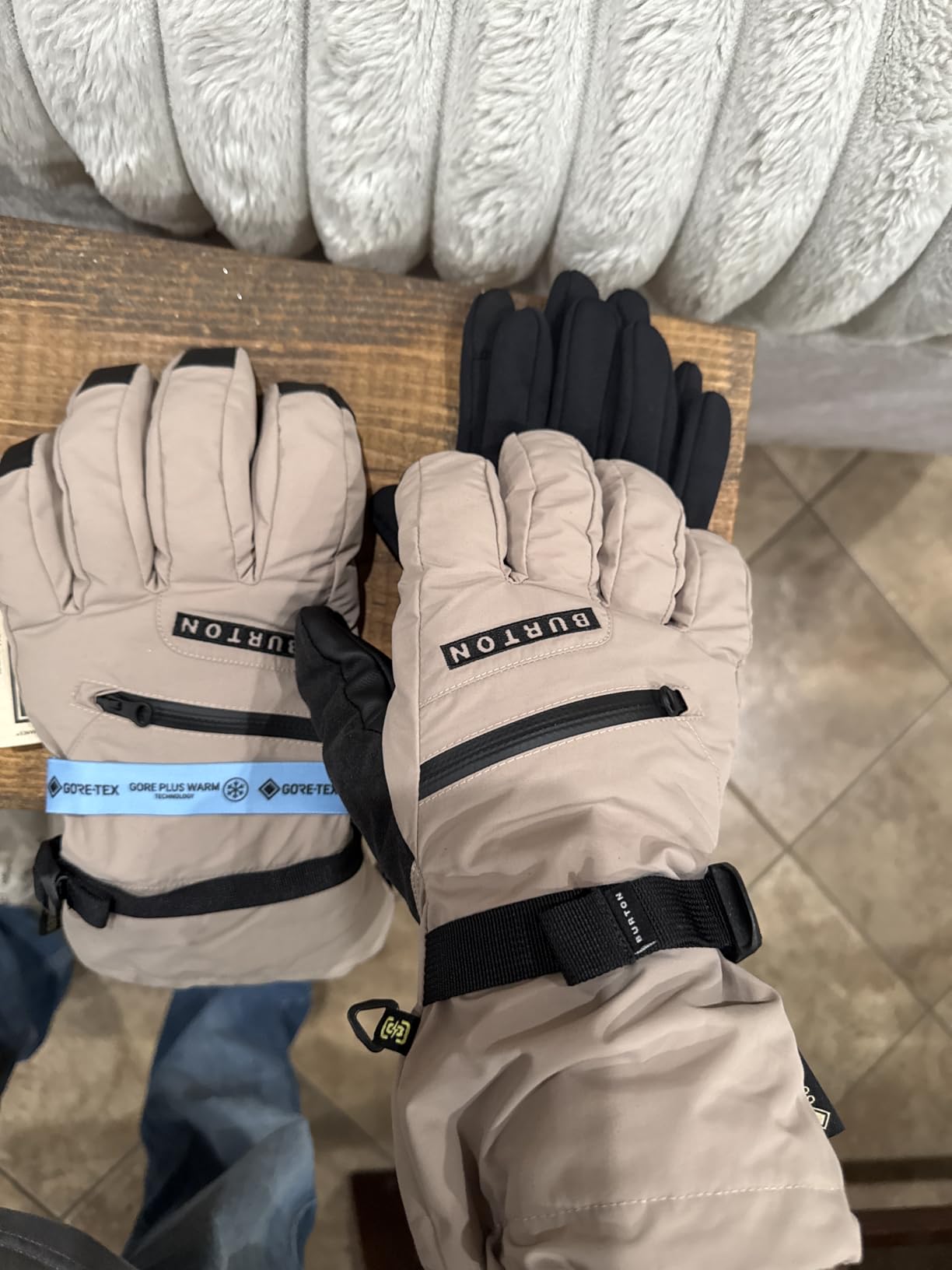 Burton Men's Gore-TEX Insulated Gloves - Waterproof Winter Snowboard Gloves with Touch Screen Tech & Removable Liner customer photo 1