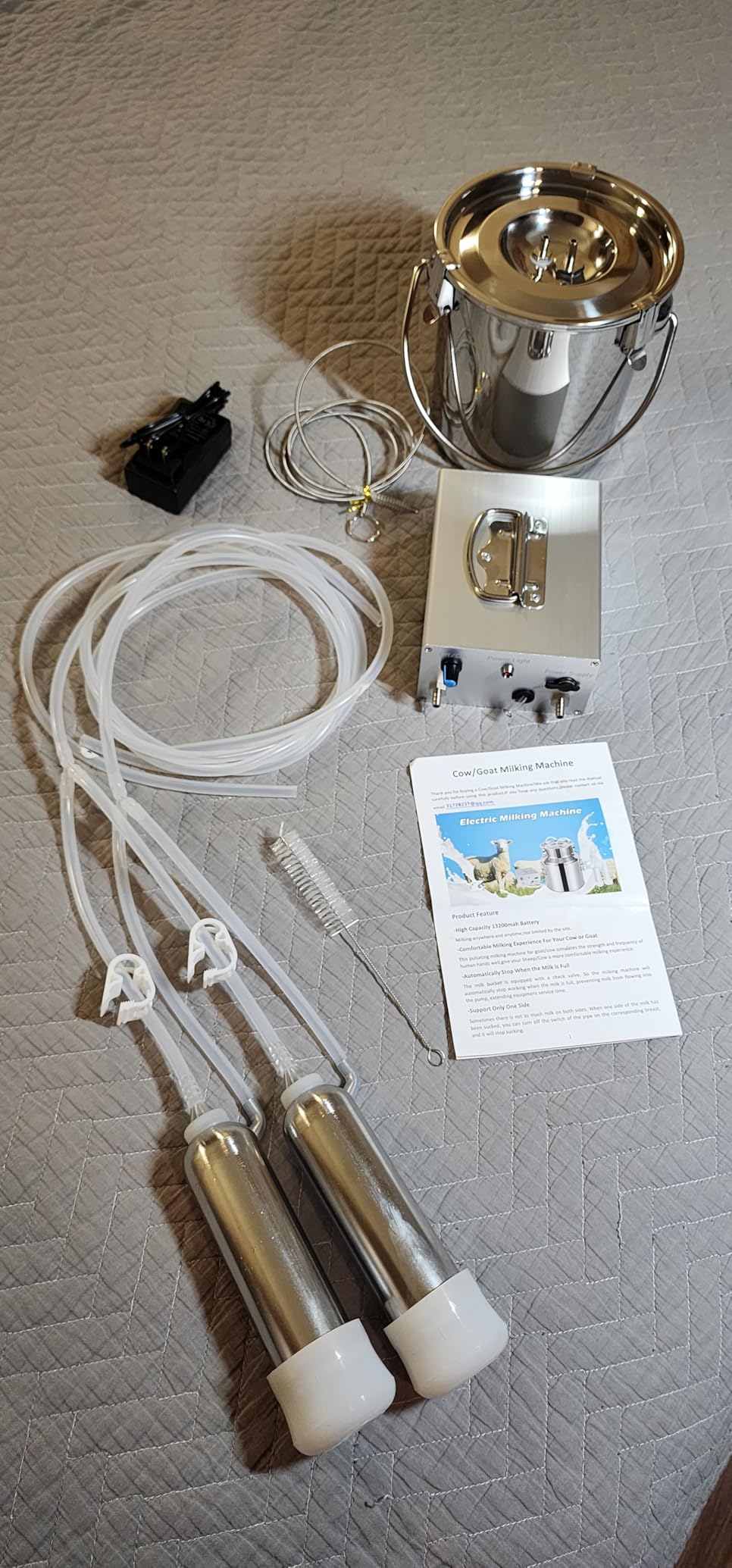 3L Goat Electric Milking Machine, Automatic Rechargeable Battery Powered Pulsation Vacuum Pump with 2 Teat Cups Stainless Steel Bucket for Goat(Battery Model) customer photo 2